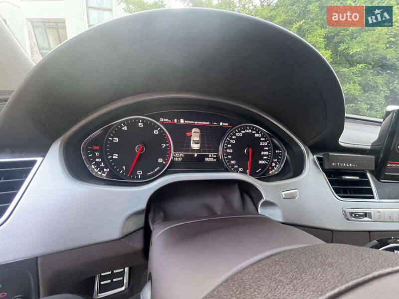 Седан Audi A8 2012 в Днепре