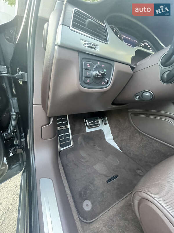 Седан Audi A8 2012 в Днепре
