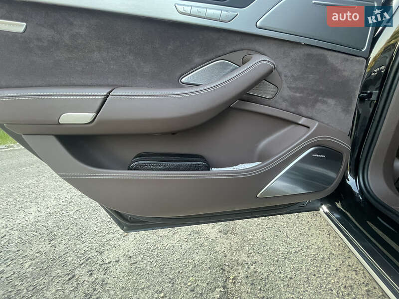 Седан Audi A8 2012 в Днепре