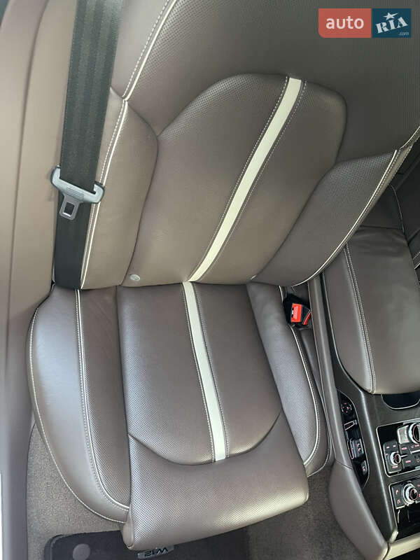 Седан Audi A8 2012 в Днепре