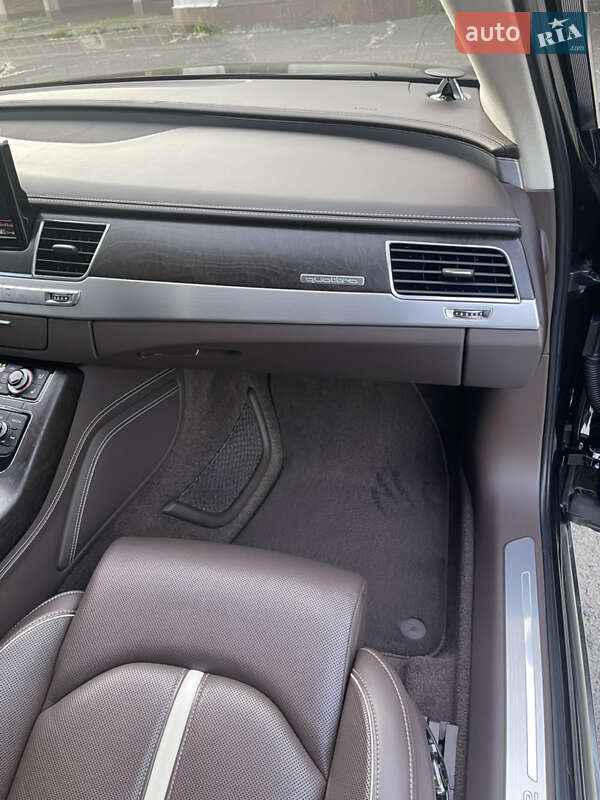 Седан Audi A8 2012 в Днепре
