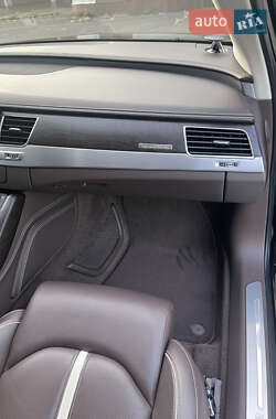 Седан Audi A8 2012 в Днепре