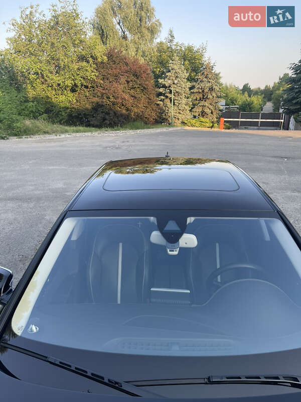 Седан Audi A8 2012 в Днепре