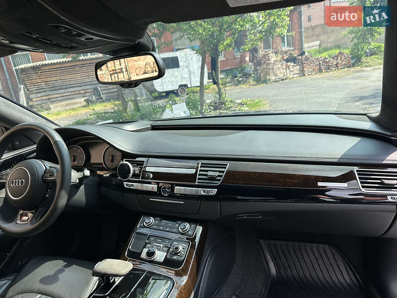 Седан Audi A8 2016 в Коломиї