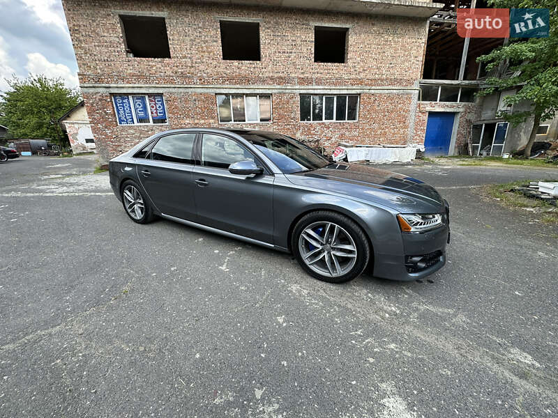 Седан Audi A8 2016 в Коломиї