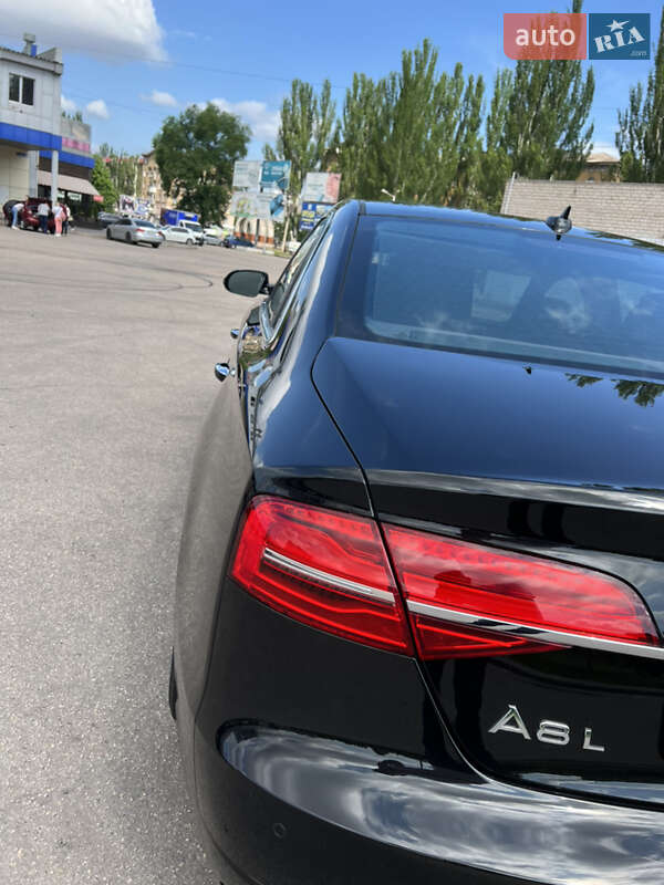 Седан Audi A8 2016 в Кривому Розі