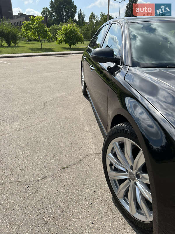 Седан Audi A8 2016 в Кривому Розі