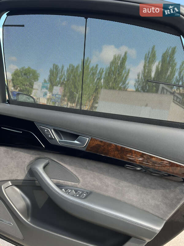 Седан Audi A8 2016 в Кривому Розі