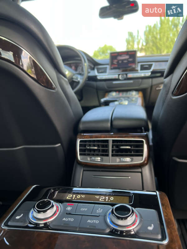 Седан Audi A8 2016 в Кривому Розі