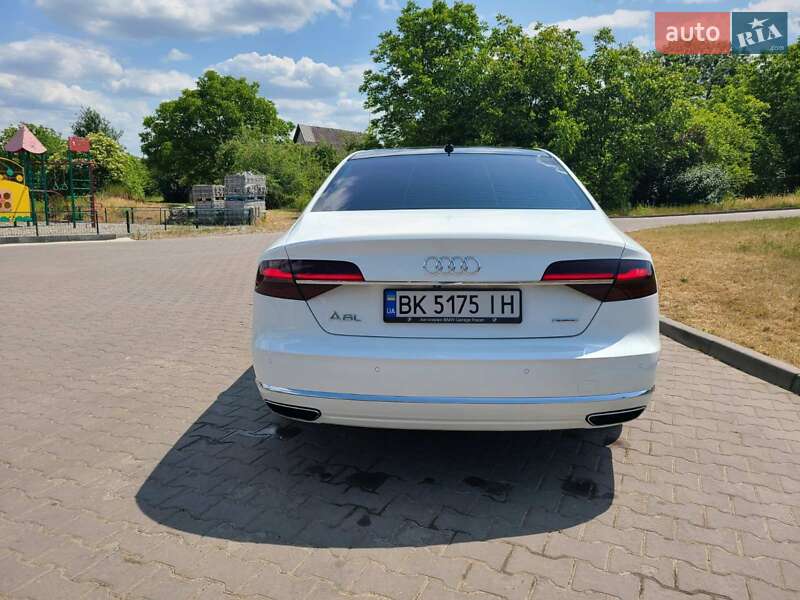 Седан Audi A8 2015 в Івано-Франківську