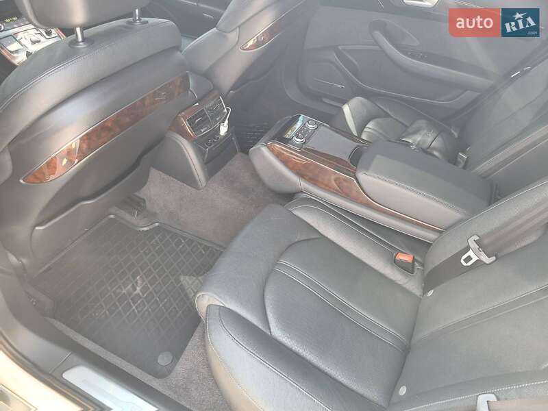 Седан Audi A8 2015 в Івано-Франківську