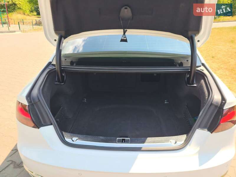 Седан Audi A8 2015 в Івано-Франківську