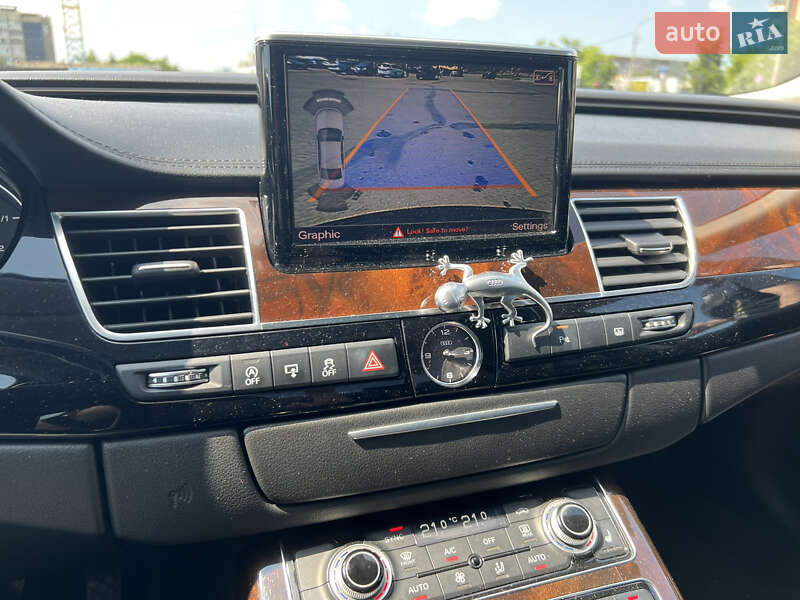 Седан Audi A8 2017 в Львове