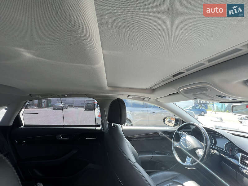 Седан Audi A8 2017 в Львове