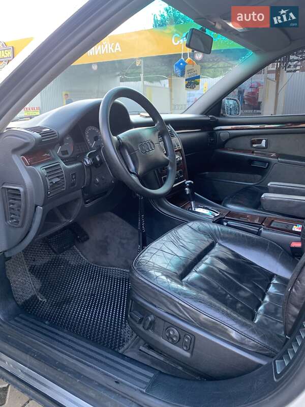 Седан Audi A8 1995 в Броварах