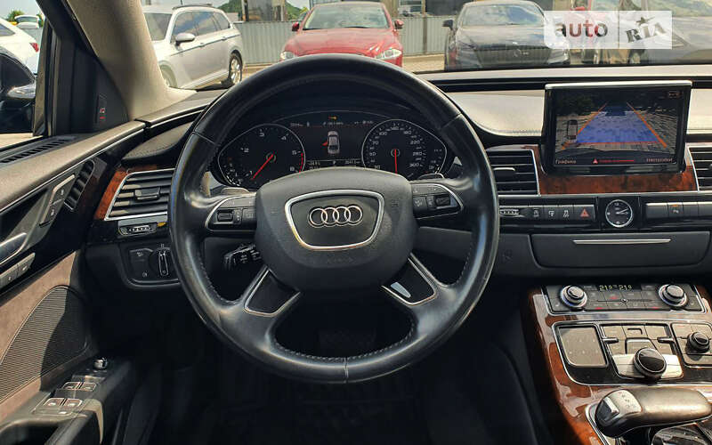 Седан Audi A8 2016 в Мукачево