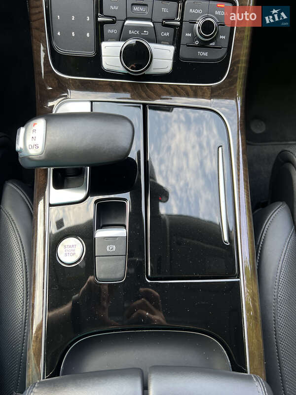 Седан Audi A8 2017 в Львове