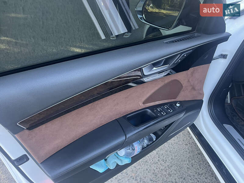 Седан Audi A8 2012 в Одессе