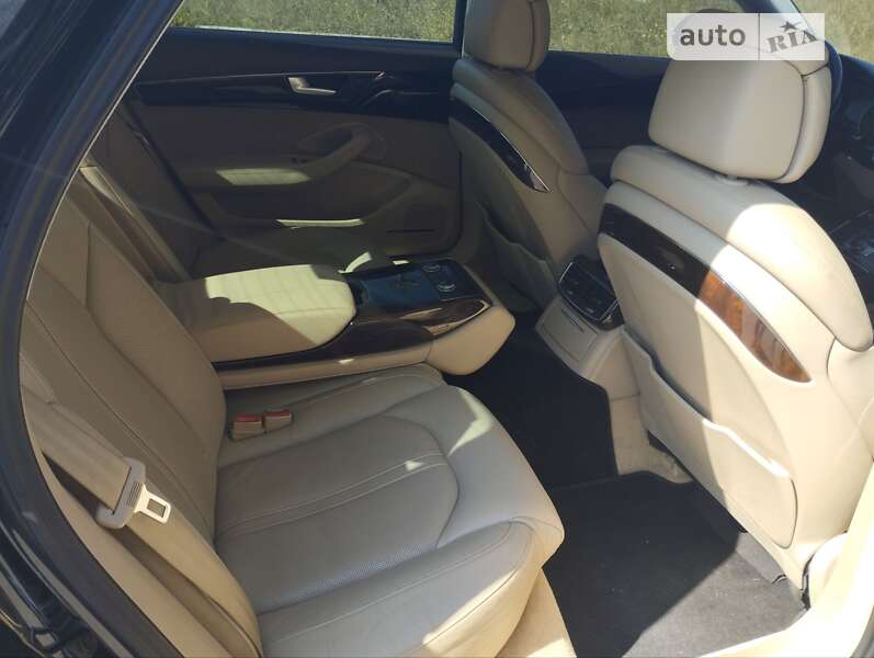 Седан Audi A8 2014 в Дніпрі