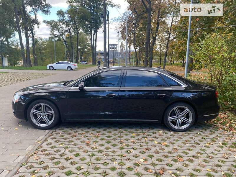 Седан Audi A8 2012 в Киеве