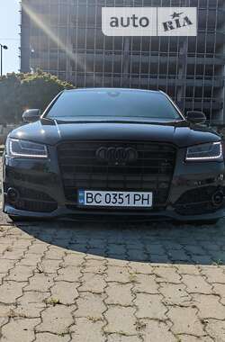 Седан Audi A8 2016 в Львові