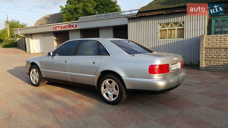 Седан Audi A8 1995 в Краматорске