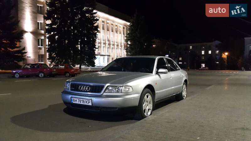 Седан Audi A8 1995 в Краматорске