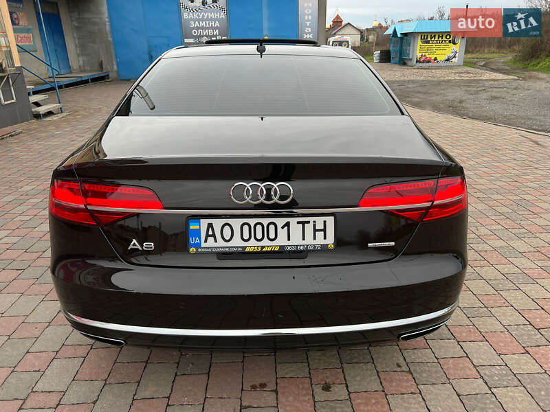Седан Audi A8 2015 в Мукачево