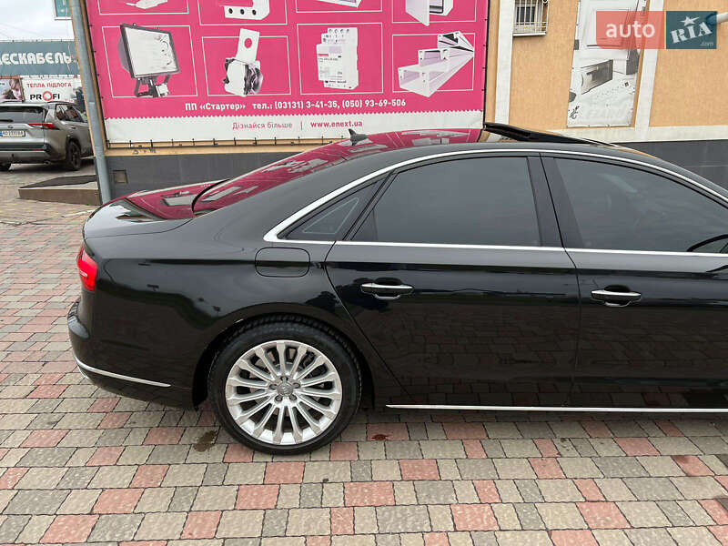 Седан Audi A8 2015 в Мукачево