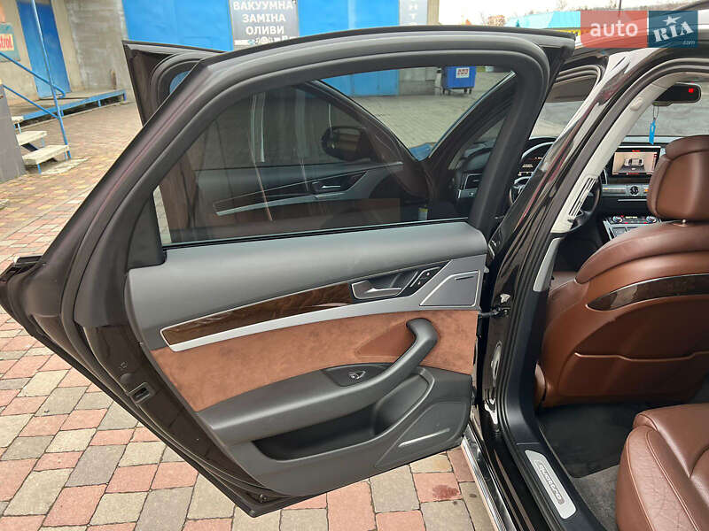 Седан Audi A8 2015 в Мукачево
