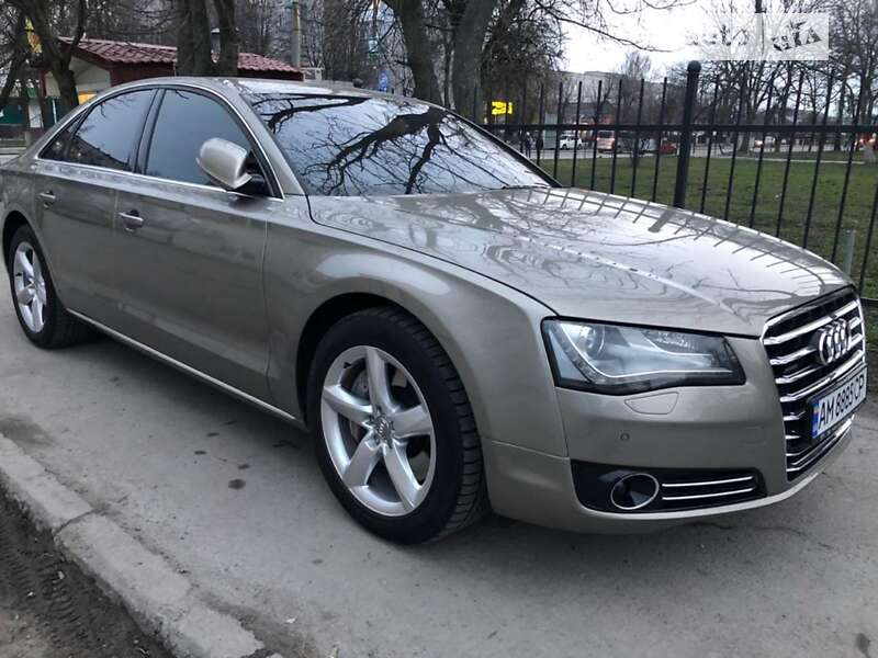 Седан Audi A8 2010 в Звягелі