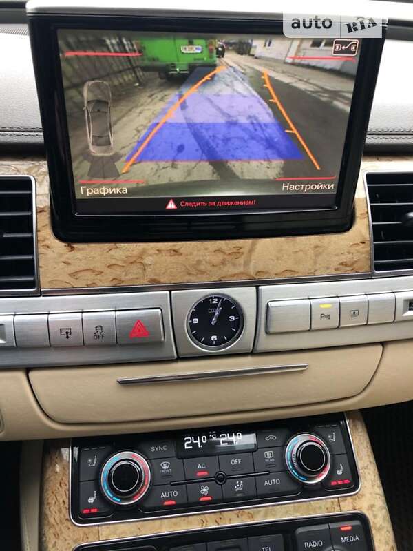 Седан Audi A8 2010 в Звягелі
