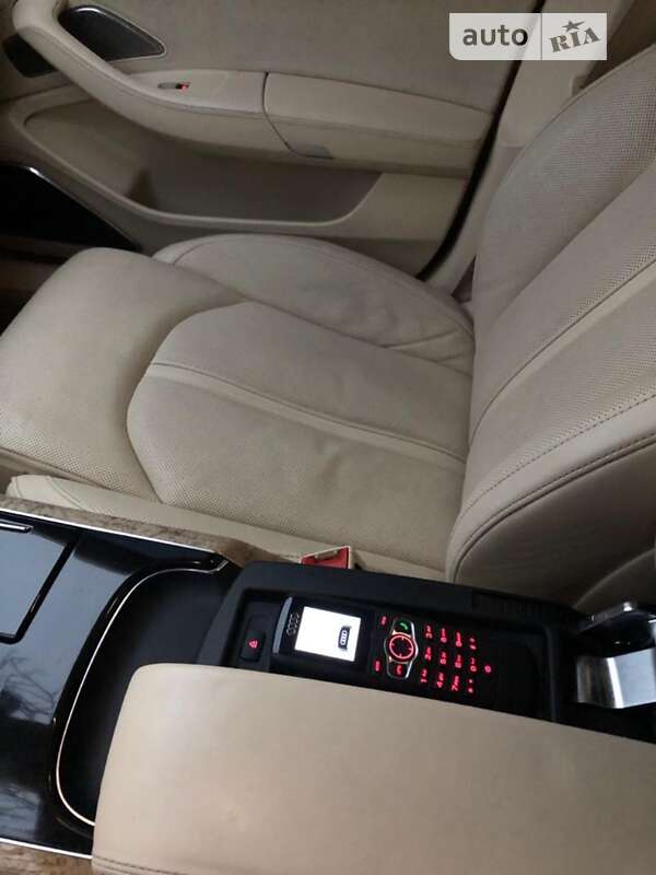 Седан Audi A8 2010 в Звягелі