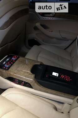 Седан Audi A8 2010 в Звягелі