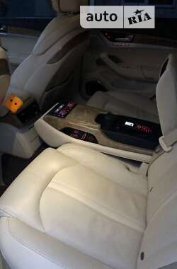 Седан Audi A8 2010 в Звягелі