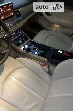 Седан Audi A8 2010 в Звягелі