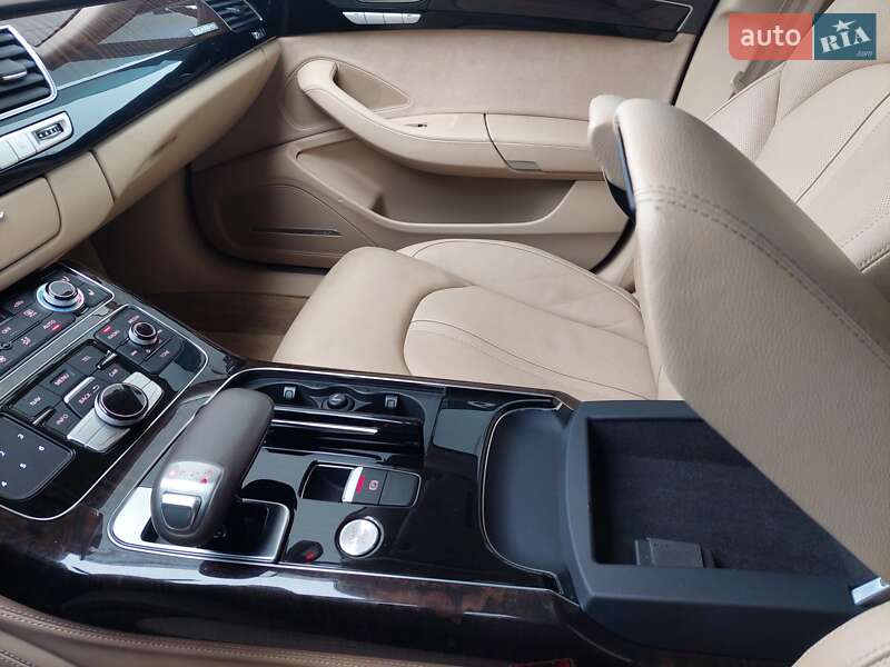 Седан Audi A8 2015 в Івано-Франківську