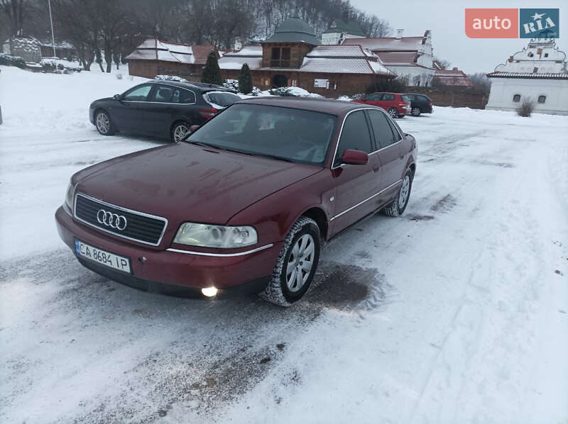 Седан Audi A8 2000 в Чигирине
