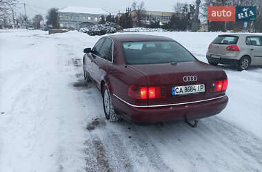 Седан Audi A8 2000 в 