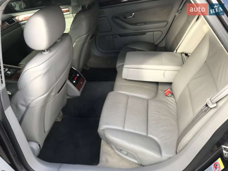 Седан Audi A8 2004 в Киеве