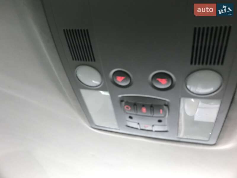 Седан Audi A8 2004 в Киеве
