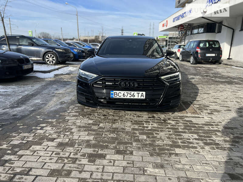 Седан Audi A8 2018 в Львові
