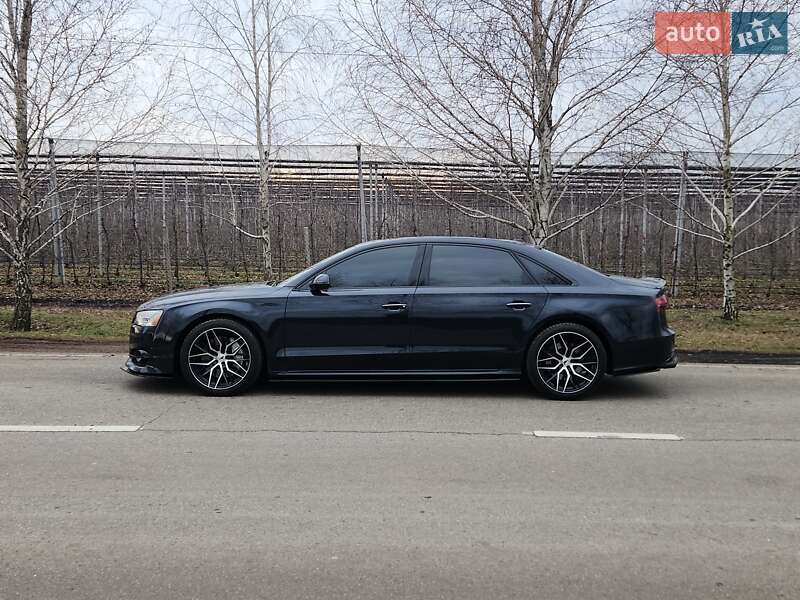 Седан Audi A8 2016 в Дніпрі
