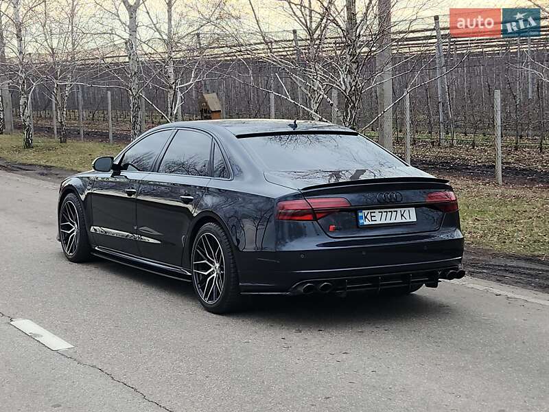 Седан Audi A8 2016 в Дніпрі