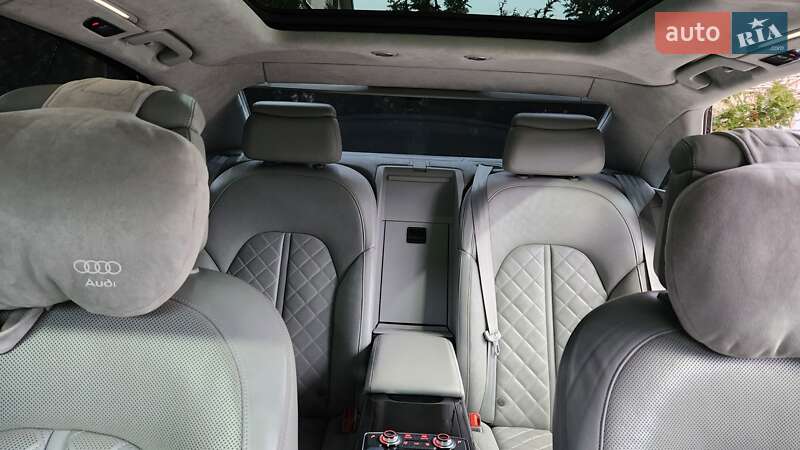 Седан Audi A8 2016 в Дніпрі