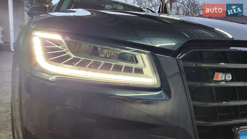 Седан Audi A8 2016 в Дніпрі