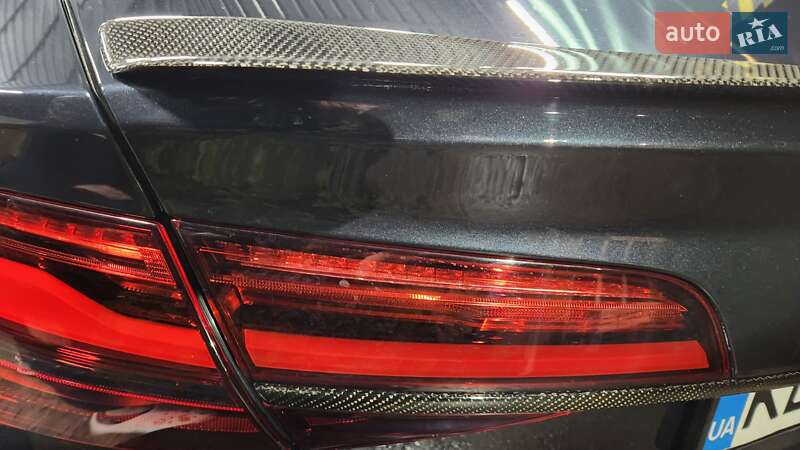 Седан Audi A8 2016 в Дніпрі