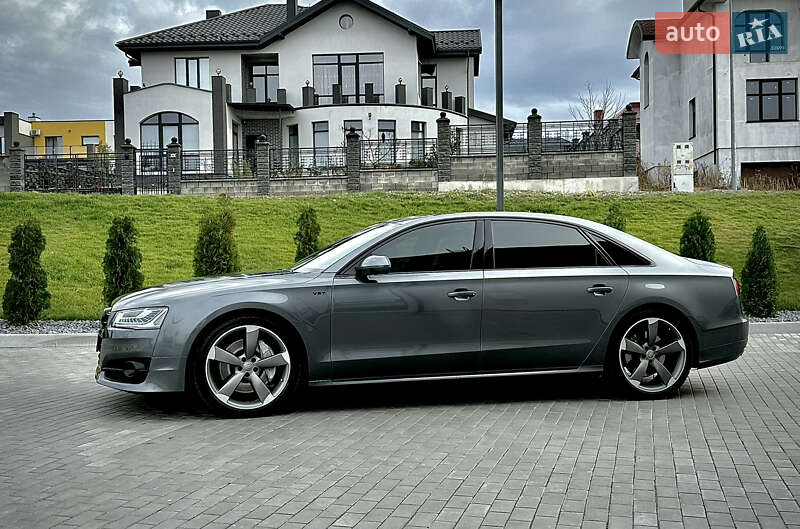 Седан Audi A8 2016 в Рівному