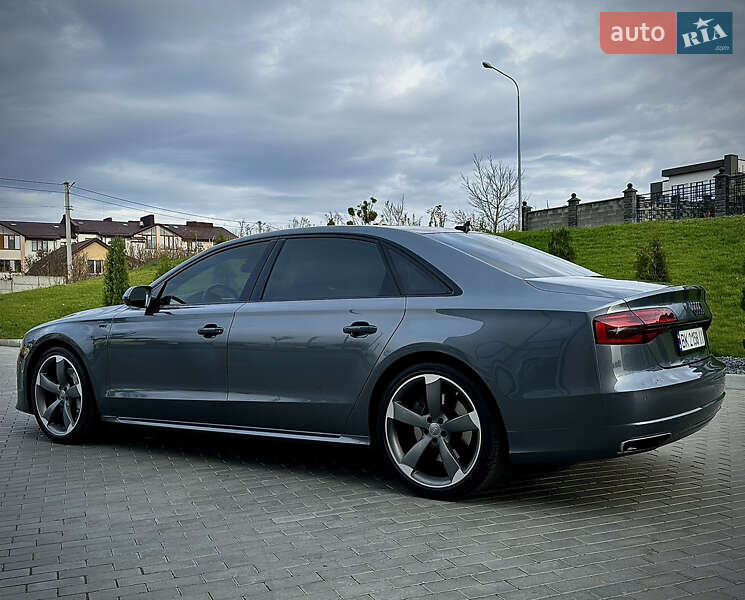 Седан Audi A8 2016 в Рівному