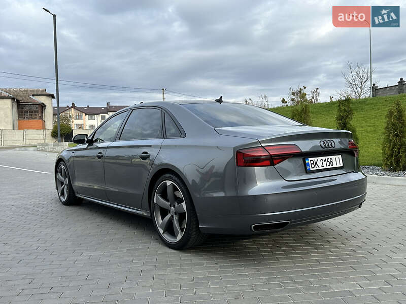 Седан Audi A8 2016 в Рівному